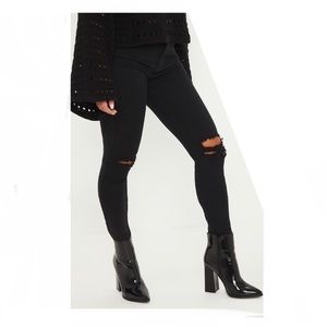PRETTY LITTLE THING Petite Knee Rip Slim Jean